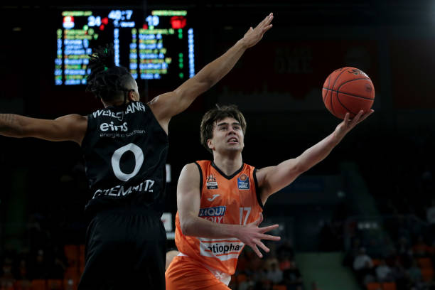 腹部受伤的 腹部受伤的